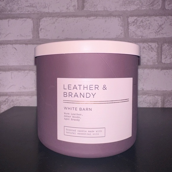 Bath & Body Works White Barn Leather & Brandy Candle - Picture 1 of 2